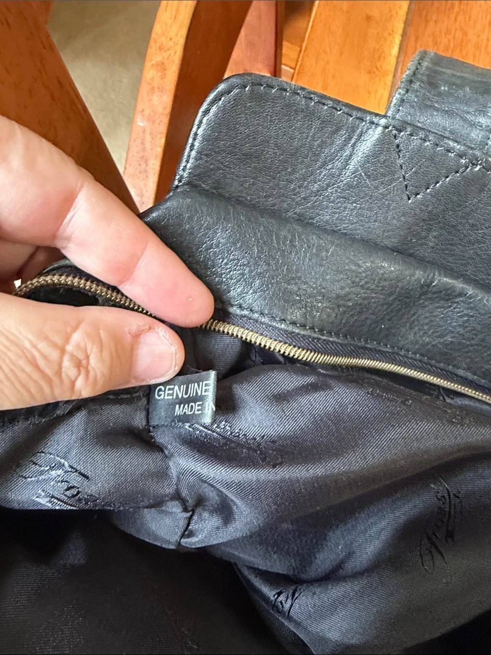 Fossil Black Leather Shoulder Tote with Front Zip Pocket vintage large size.